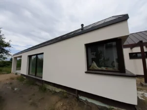 dom parterowy z dachem dwuspadowym i garażem 140 m2 Poznań 1