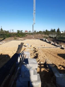 dom parterowy z dachem dwuspadowym i garażem 140 m2 Poznań 21