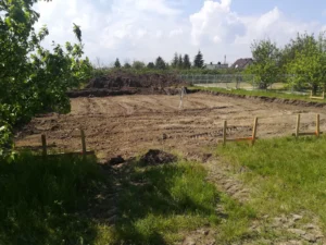 dom parterowy z dachem dwuspadowym i garażem 140 m2 Poznań 24