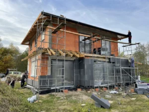 dom piętrowy z dachem kopertowym i garażem 180 m2 Warszawa 15