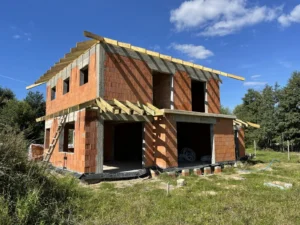 dom piętrowy z dachem kopertowym i garażem 180 m2 Warszawa 14