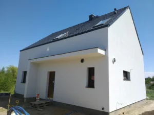 Budowa domów energooszczędnych Poznań - dom z użytkowym poddaszem i dachem dwuspadowym