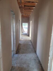dom parterowy z dachem dwuspadowym i garażem 140 m2 Poznań 13