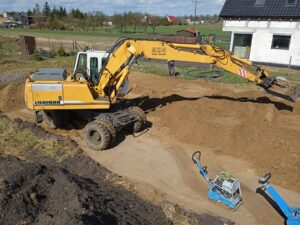 dom parterowy z dachem dwuspadowym i garażem 140 m2 Poznań 2