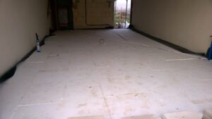 dom parterowy z dachem dwuspadowym i garażem 140 m2 Poznań 16