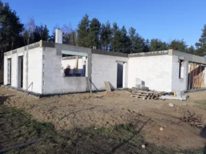 dom parterowy z dachem kopertowym i garażem 170 m2 Poznań 4