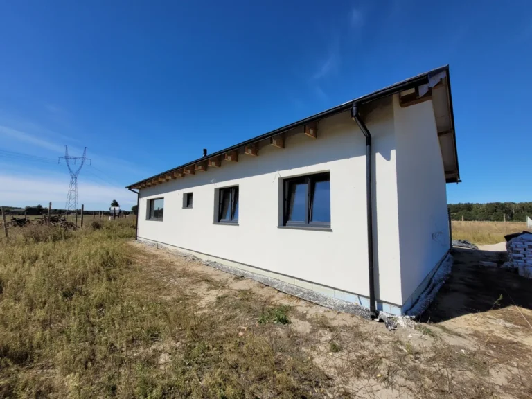 Domy energooszczędne Poznań - dom parterowy z dachem dwuspadowym