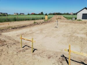 dom parterowy z dachem dwuspadowym i garażem 80 m2 Poznań 2