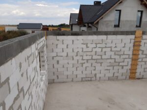 dom parterowy z dachem dwuspadowym i garażem 80 m2 Poznań 19