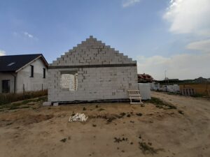 dom parterowy z dachem dwuspadowym i garażem 80 m2 Poznań 20