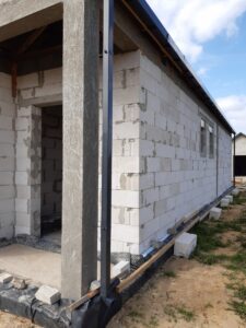 dom parterowy z dachem dwuspadowym i garażem 80 m2 Poznań 12