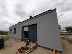 dom parterowy z dachem dwuspadowym i garażem 80 m2 Poznań 21