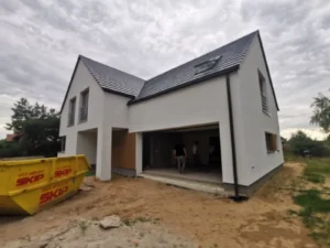 dom z użytkowym poddaszem, dachem dwuspadowym i garażem 160 m2 Poznań