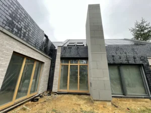 dom z użytkowym poddaszem, dachem dwuspadowym i garażem 300m Warszawa