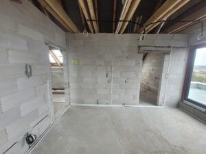 dom z użytkowym poddaszem, dachem dwuspadowym i garażem prawie 200 m2 Poznań