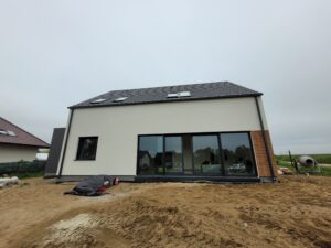 dom z użytkowym poddaszem, dachem dwuspadowym i garażem prawie 200 m2 Poznań