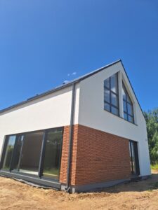 dom z użytkowym poddaszem, dachem dwuspadowym i garażem prawie 200 m2 Poznań