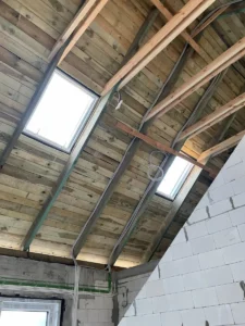 dom z użytkowym poddaszem, dachem dwuspadowym i garażem 120 m2 Warszawa