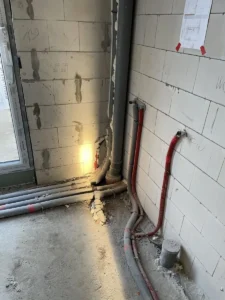 dom z użytkowym poddaszem, dachem dwuspadowym i garażem 120 m2 Warszawa