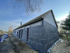 dom z użytkowym poddaszem, dachem dwuspadowym i garażem 120 m2 Warszawa