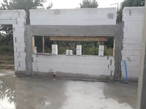 dom z użytkowym poddaszem, dachem dwuspadowym i garażem 120 m2 Warszawa