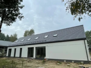 dom z użytkowym poddaszem, dachem dwuspadowym i garażem 120 m2 Warszawa