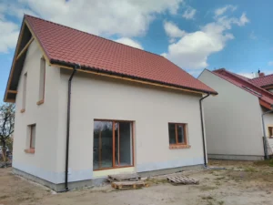 Budowa domów Poznań - dom z użytkowym poddaszem i dachem dwuspadowym