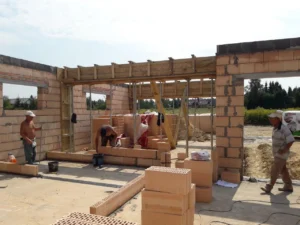 dom parterowy z dachem kopertowym i garażem 170 m2 Poznań