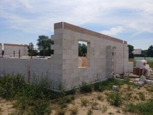 dom z poddaszem użytkowym, dachem dwuspadowym i garażem 170 m2 Poznań