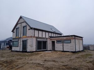 dom z poddaszem użytkowym, dachem dwuspadowym i garażem 170 m2 Poznań