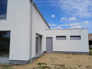 dom z poddaszem użytkowym, dachem dwuspadowym i garażem 170 m2 Poznań