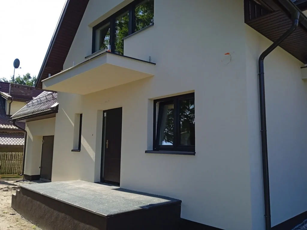 Domy energooszczędne Warszawa - dom z użytkowym poddaszem i dachem dwuspadowym