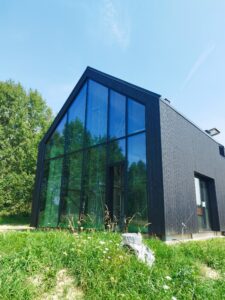 Budowa domów energooszczędnych Kraków - dom z poddaszem użytkowym i dachem dwuspadowym