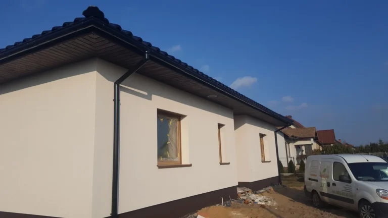 Budowa domów Poznań - dom parterowy z dachem kopertowym