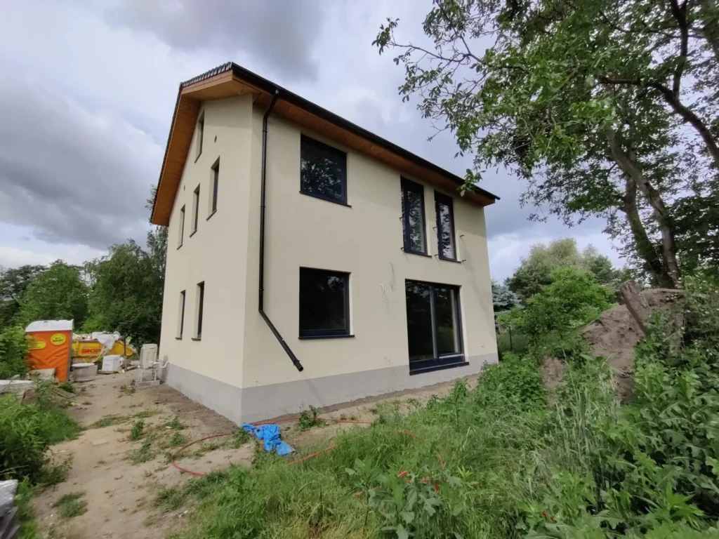 Budowa domów Poznań - dom szkieletowy z dachem dwuspadowym