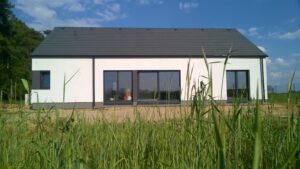 Budowa domów energooszczędnych Poznań - dom parterowy z dachem dwuspadowym