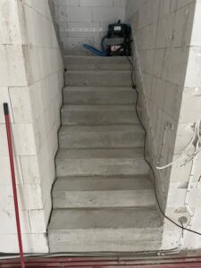 dom z użytkowym poddaszem, dachem dwuspadowym i garażem 190 m2 Warszawa 16
