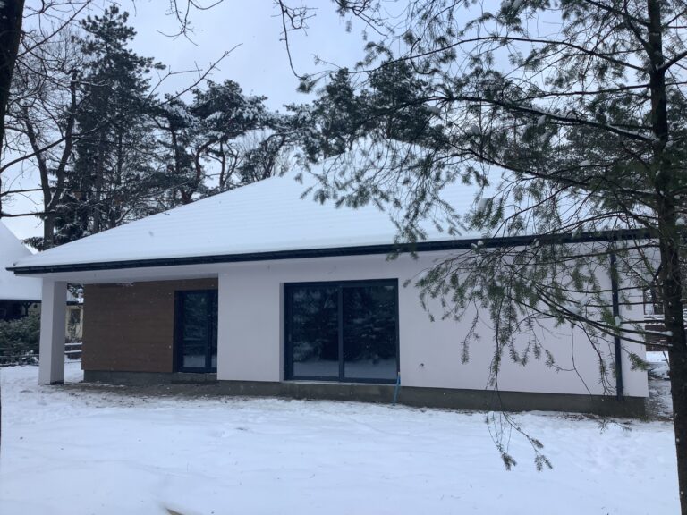 Domy energooszczędne Warszawa - dom parterowy z dachem kopertowym