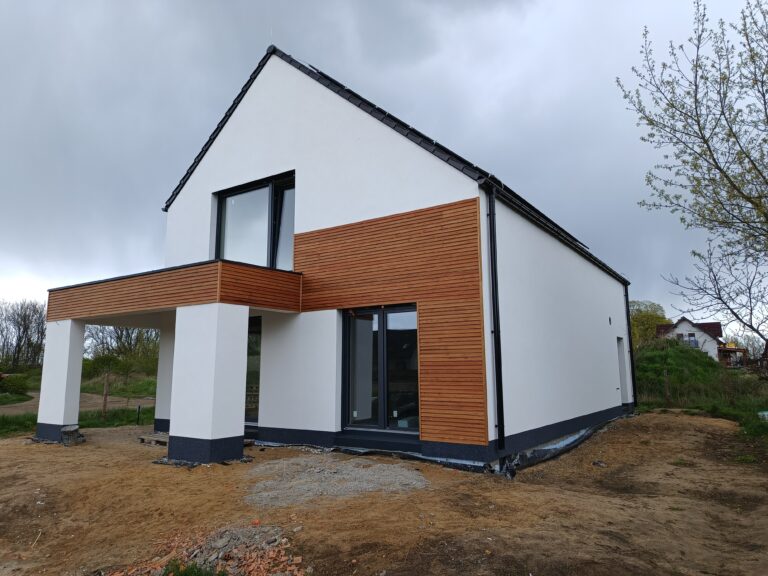 Domy energooszczędne Wrocław - dom z poddaszem użytkowym i dachem dwuspadowym