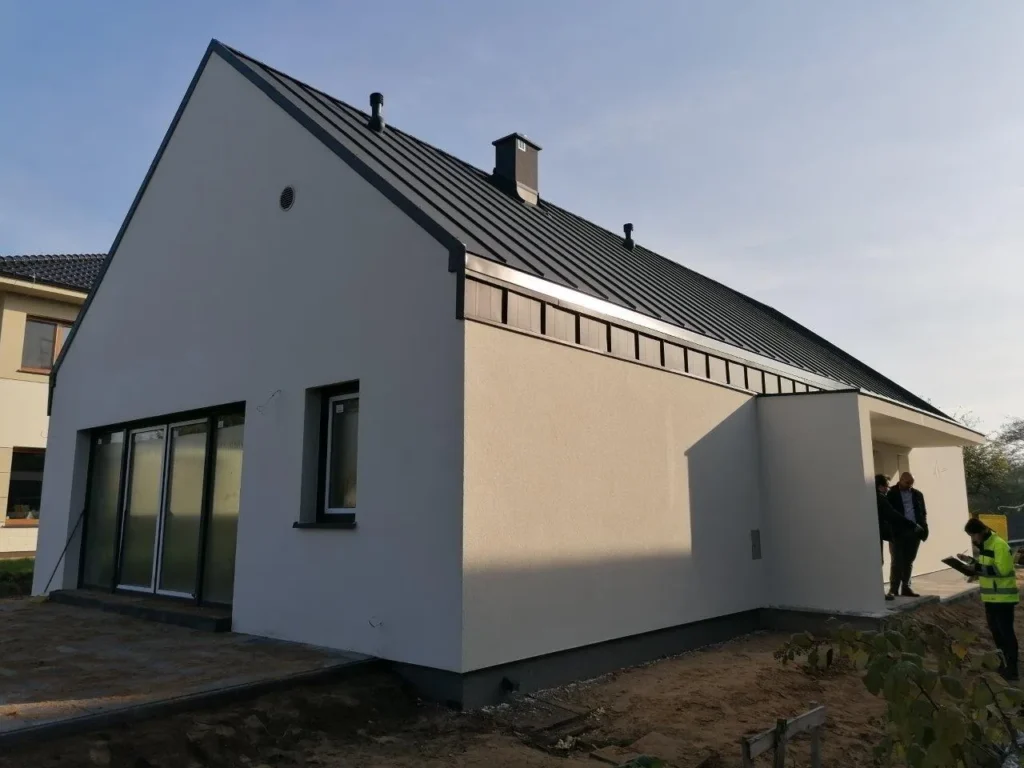 Firma budowlana Poznań - dom parterowy z dachem dwuspadowym