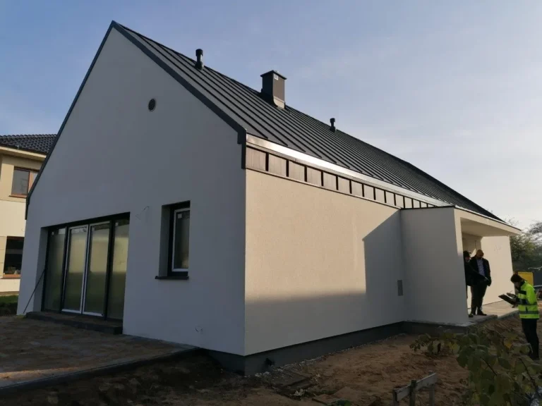 Firma budowlana Poznań - dom parterowy z dachem dwuspadowym