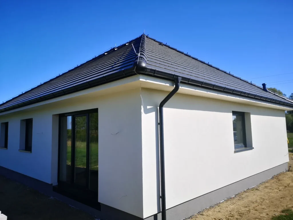 Firma budowlana Poznań - dom parterowy z dachem kopertowym